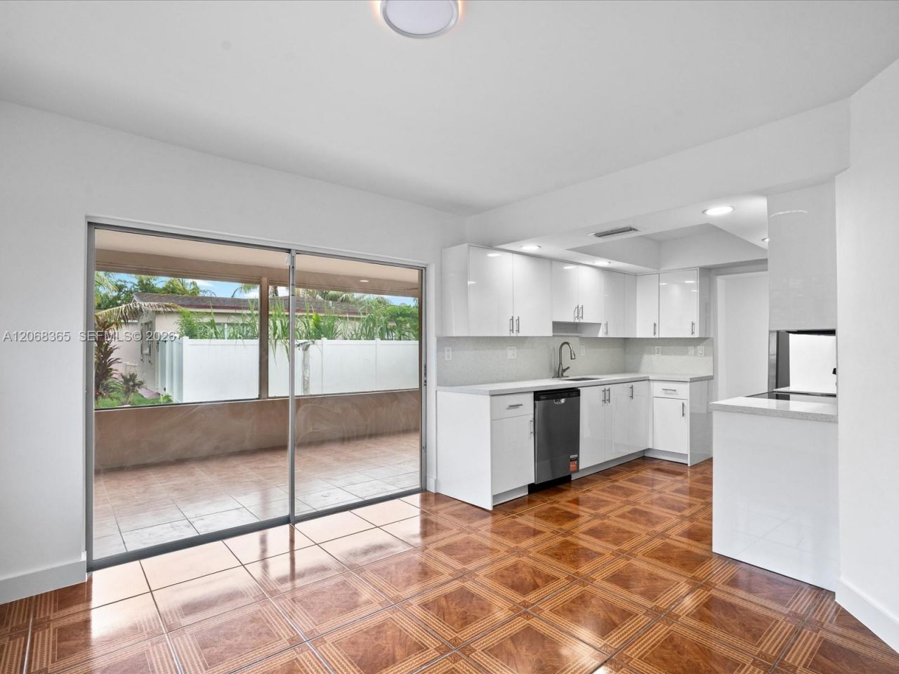 4545 NW 39th St, Lauderdale Lakes, FL 33319 Photo