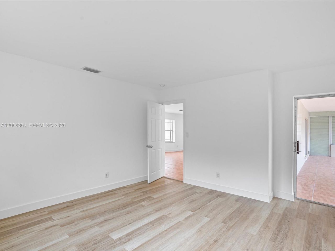 4545 NW 39th St, Lauderdale Lakes, FL 33319 Photo