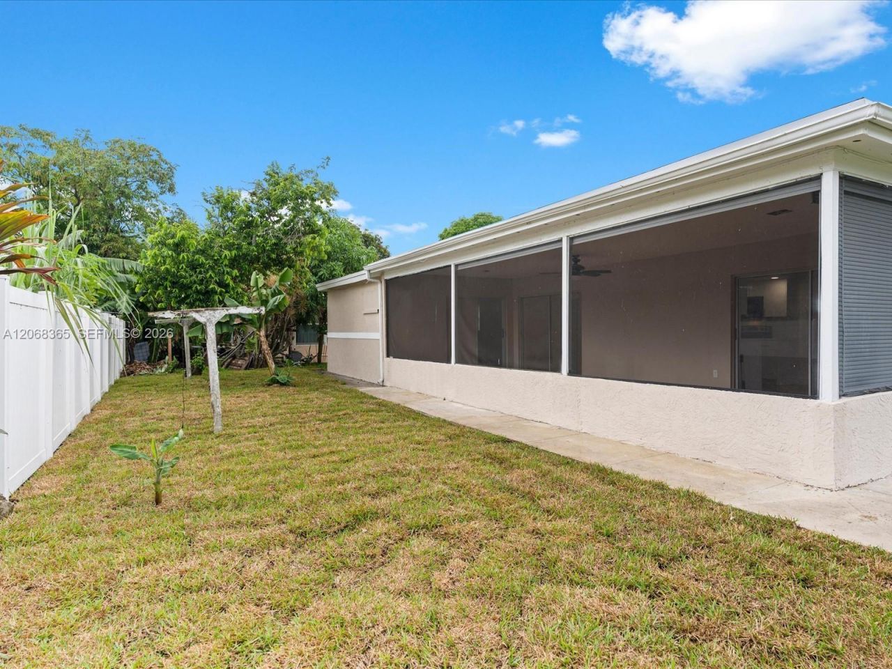 4545 NW 39th St, Lauderdale Lakes, FL 33319 Photo