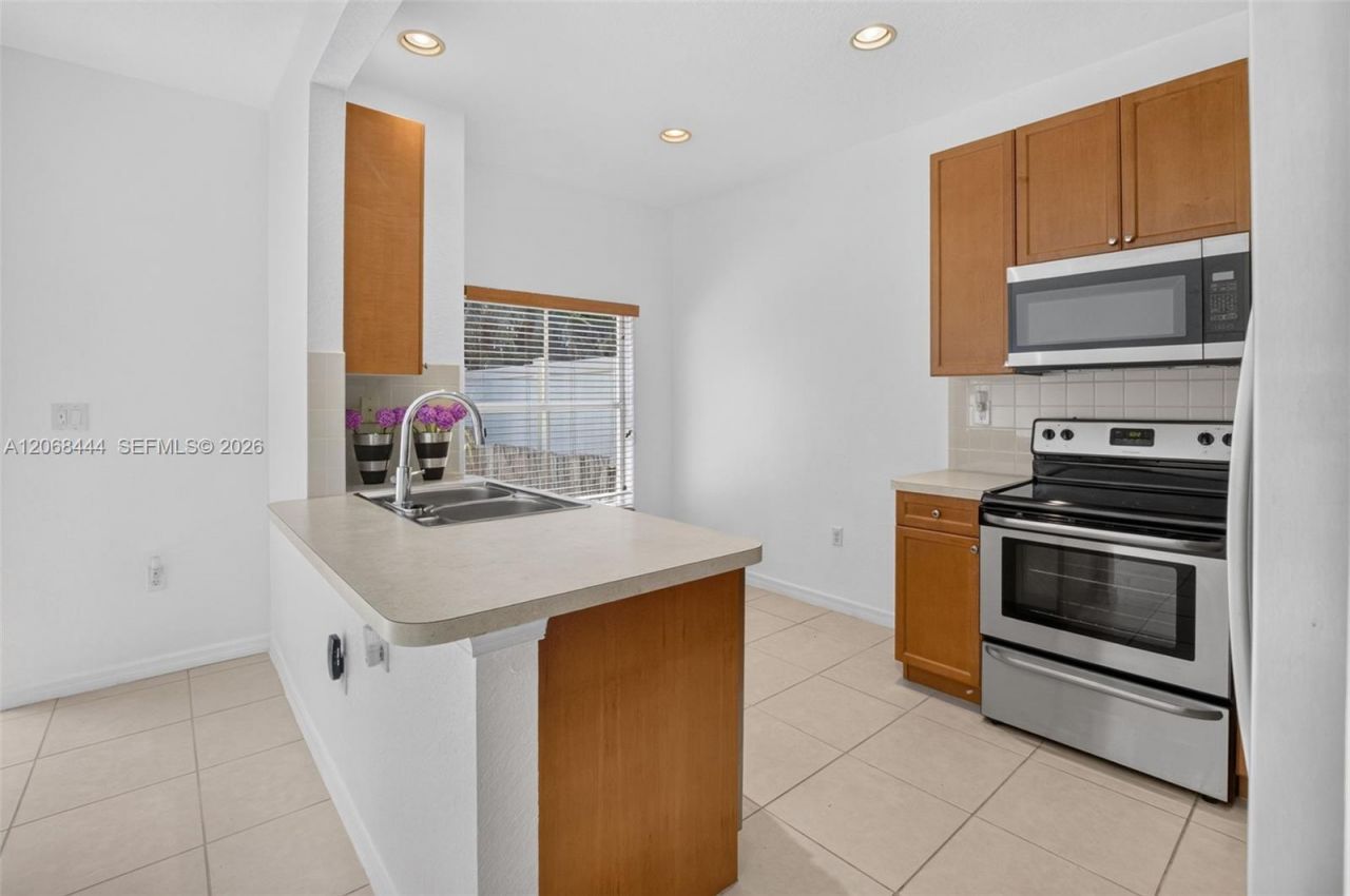 218 Lake Monterey Cir, Boynton Beach, FL 33426 Photo