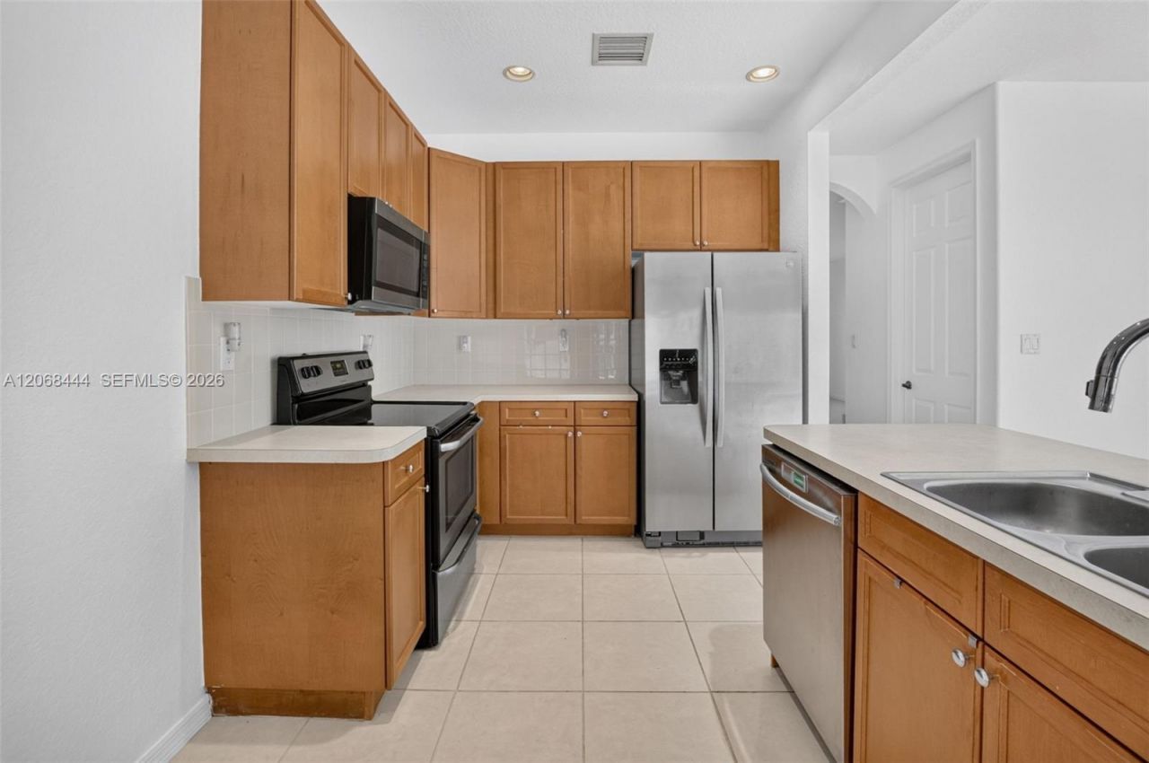 218 Lake Monterey Cir, Boynton Beach, FL 33426 Photo