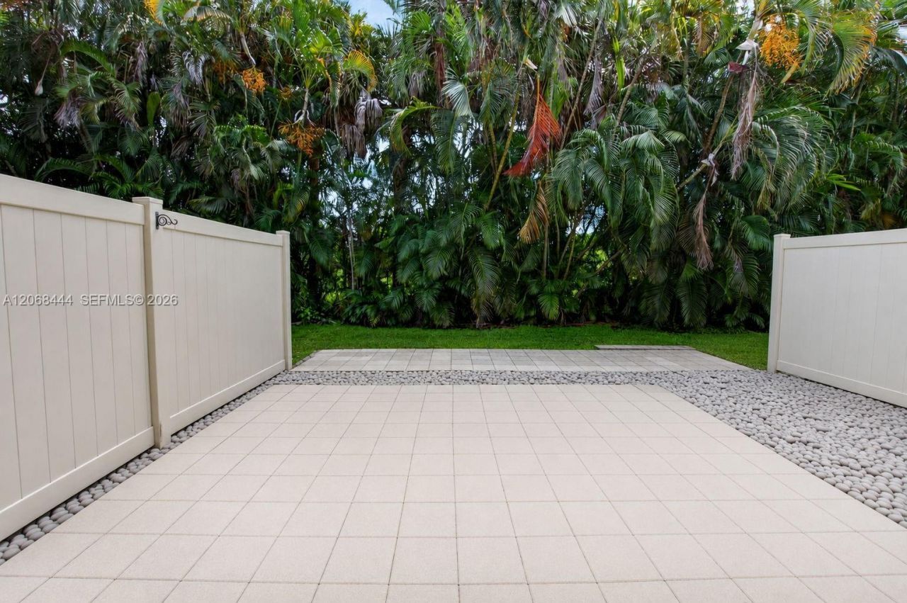 218 Lake Monterey Cir, Boynton Beach, FL 33426 Photo