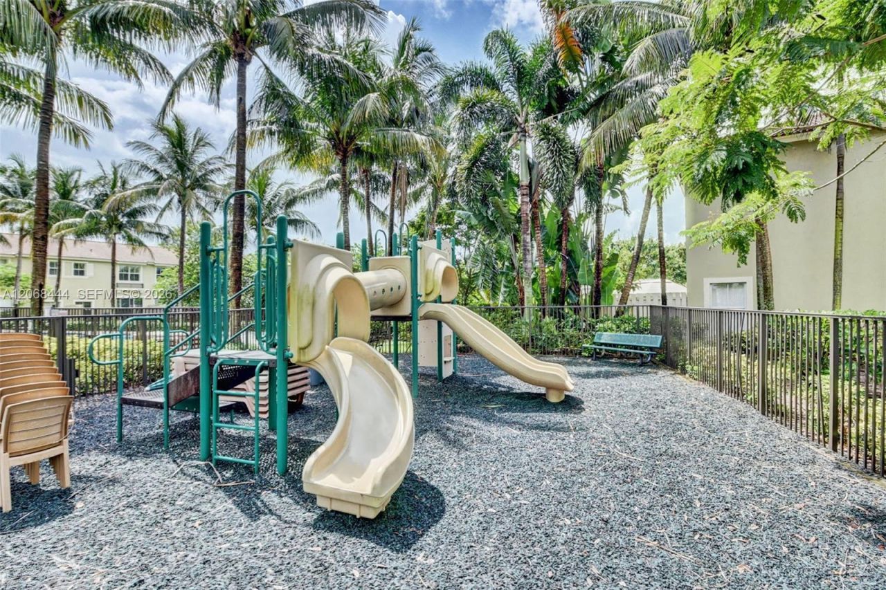 218 Lake Monterey Cir, Boynton Beach, FL 33426 Photo