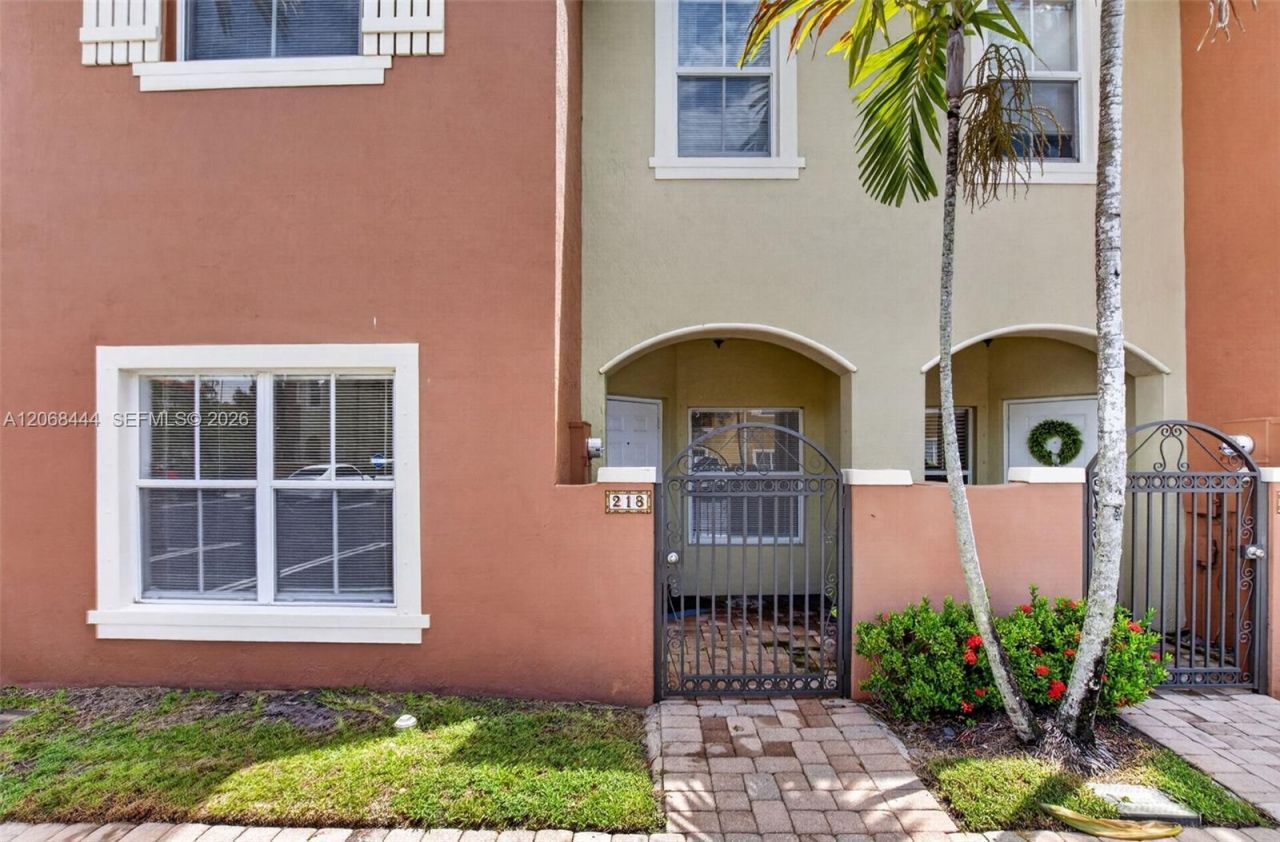 218 Lake Monterey Cir, Boynton Beach, FL 33426 Photo