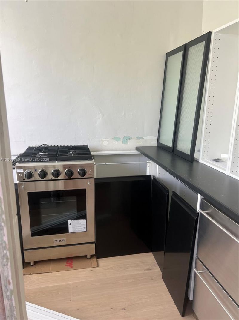 2421 Lake Pancoast Dr , Unit 4D, Miami Beach, FL 33140 Photo