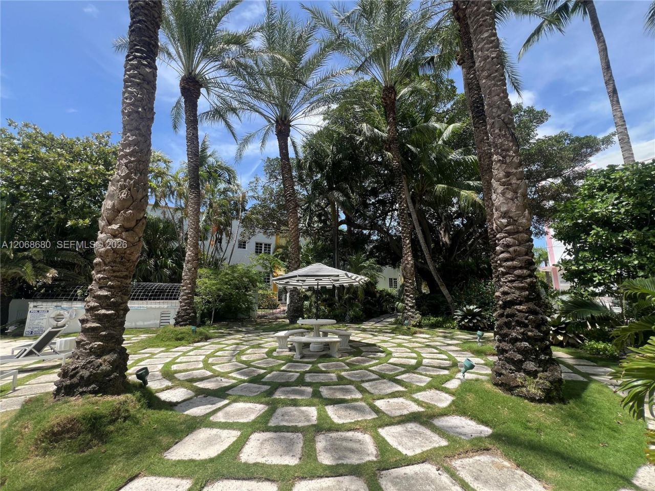 2421 Lake Pancoast Dr , Unit 4D, Miami Beach, FL 33140 Photo