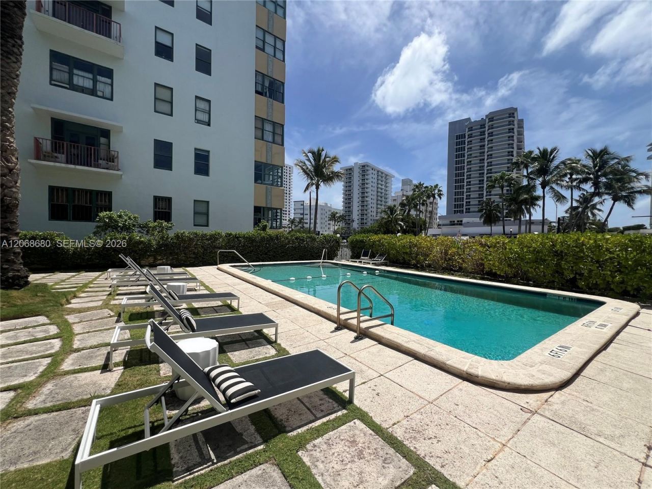 2421 Lake Pancoast Dr , Unit 4D, Miami Beach, FL 33140 Photo