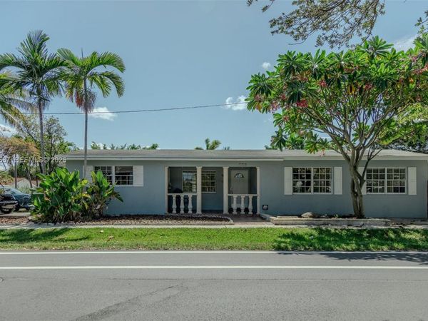 729 NE 2nd Ct , Unit 729, Hallandale Beach, FL 33009
