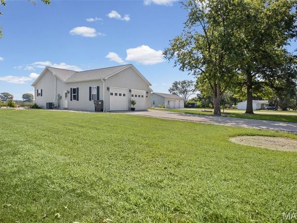 1019 Prairie Street, Shipman, IL 62685