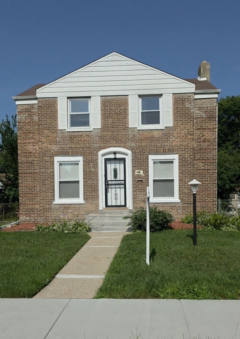 10118 S Luella Avenue, Chicago, IL 60617 Main Photo