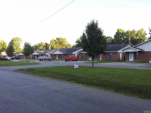 5800-5826 W Short 3rd Avenue , Pine Bluff, AR 71602