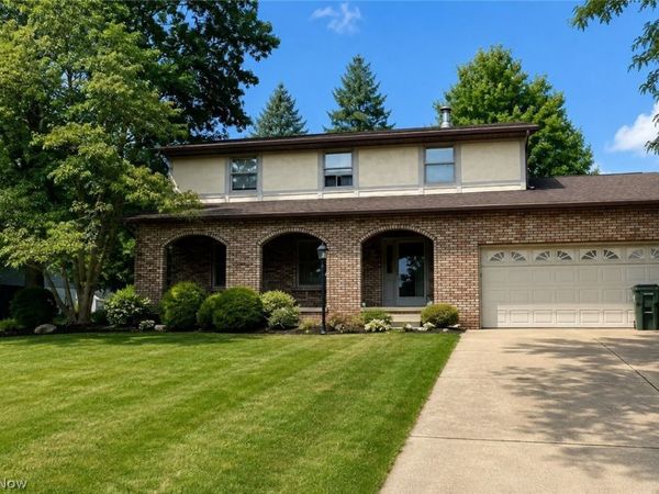 8727 Prancer Avenue NW, North Canton, OH 44720
