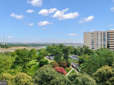 1300 ARMY NAVY DRIVE, Unit 320, ARLINGTON, VA 22202