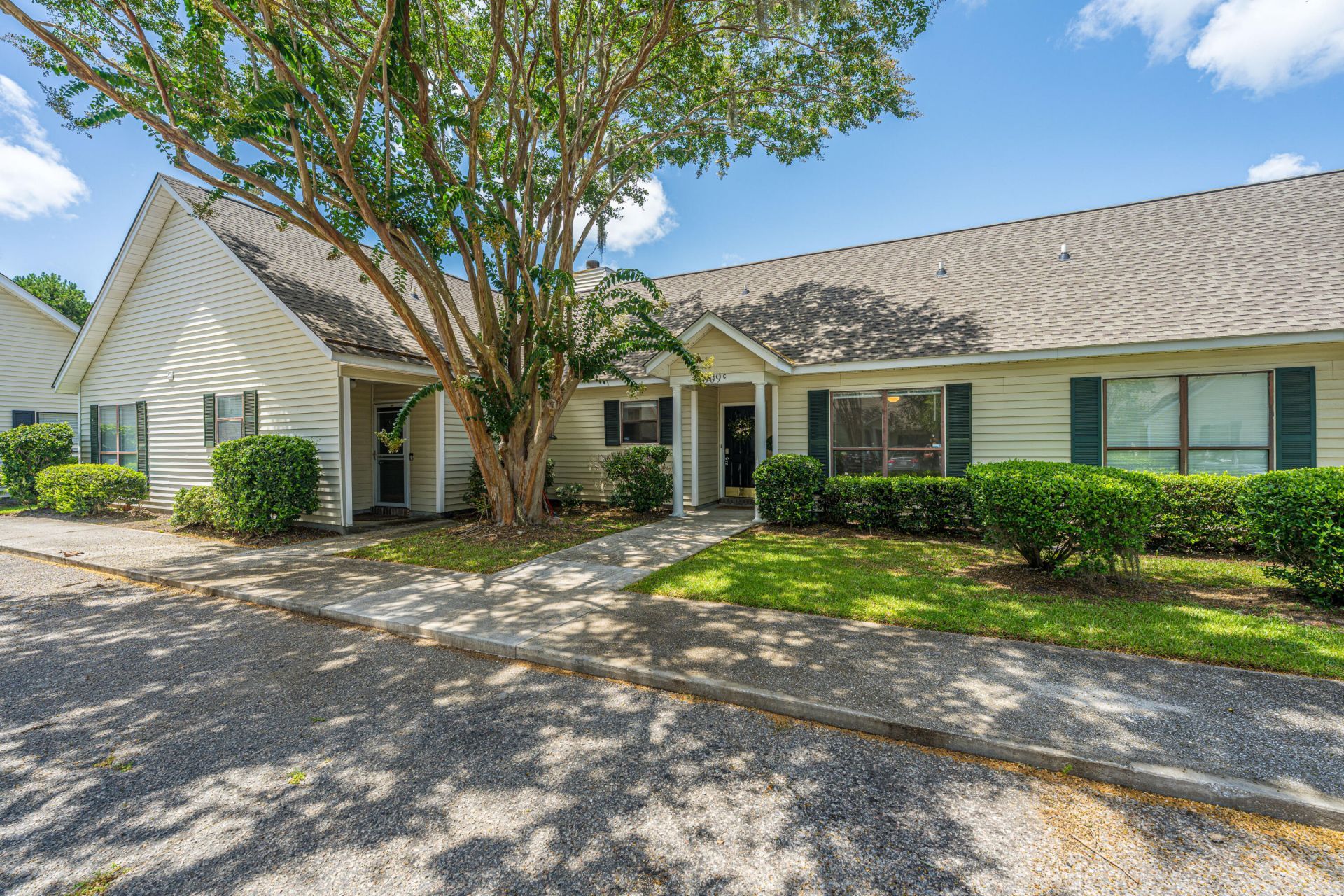 909 E Estates Boulevard Photo 2