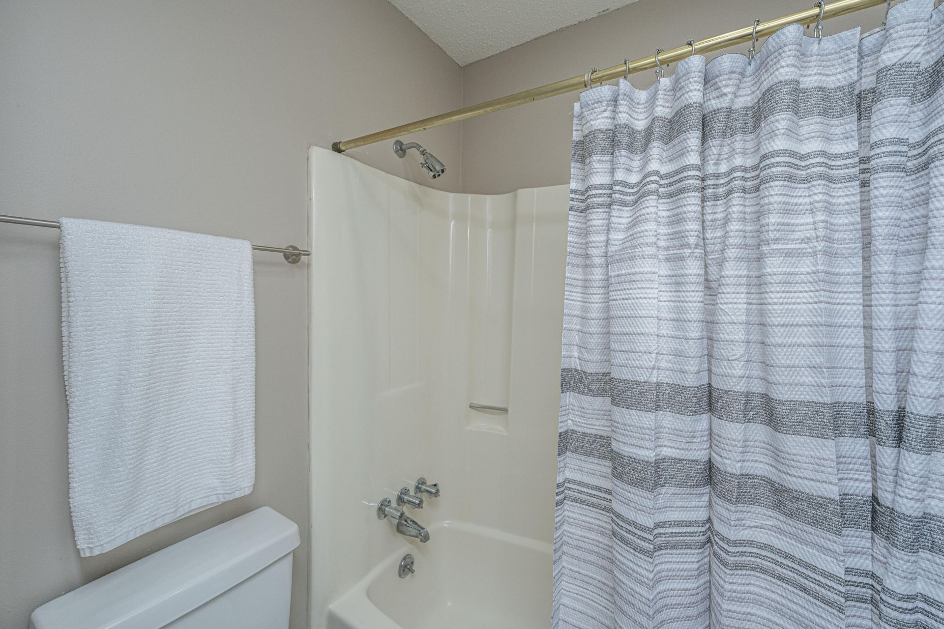 909 E Estates Boulevard Photo 21