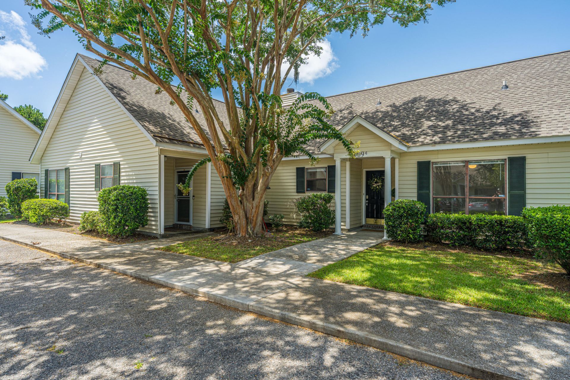 909 E Estates Boulevard Photo 3