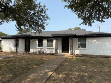 2500 Normont Circle, Fort Worth, TX 76103