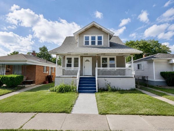 7271 Wiegand , Center Line, Mi 48015