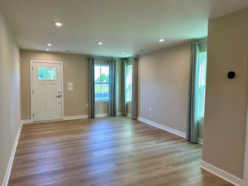 107 Oxbow Drive Photo 4