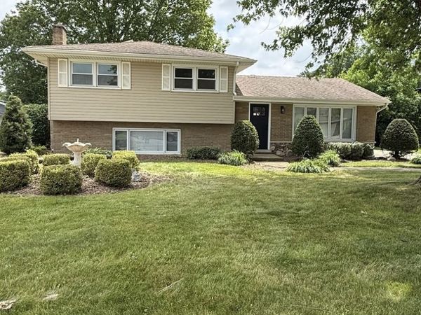12537 S Menard Avenue , Palos Heights, IL 60463