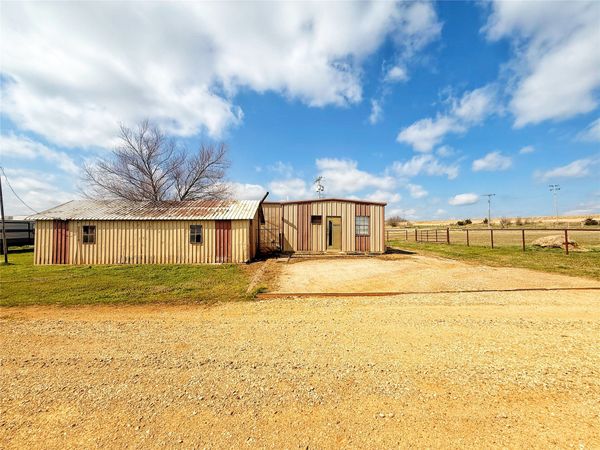 6655 133rd , Holdenville, OK 74848