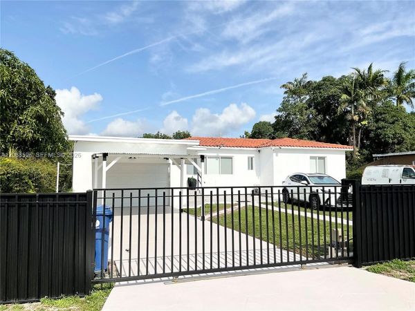 161 NW 145th St , Miami, FL 33168