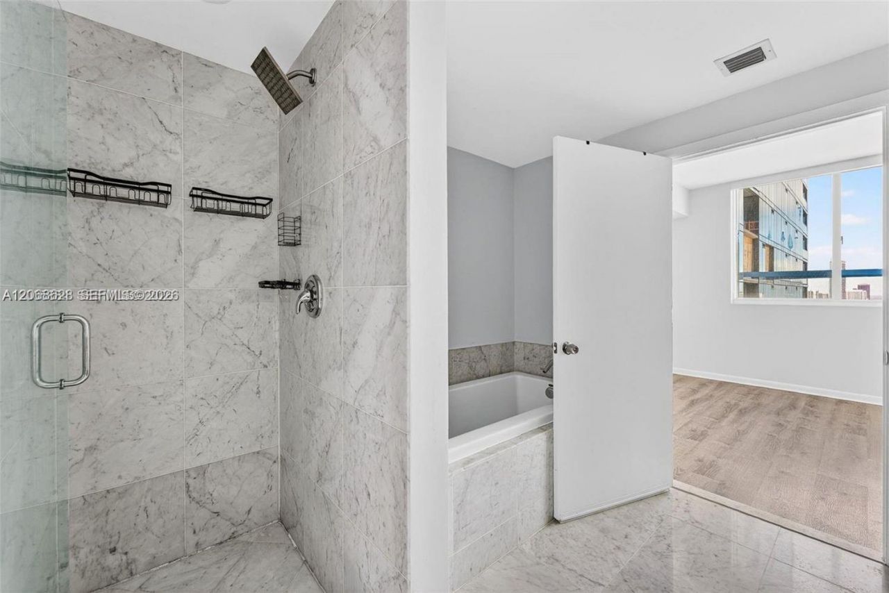 244 Biscayne Blvd , Unit 3702, Miami, FL 33132 Photo