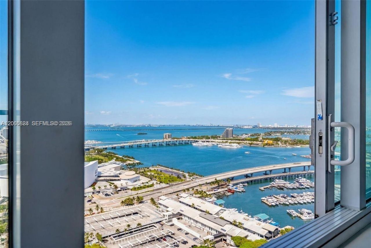 244 Biscayne Blvd , Unit 3702, Miami, FL 33132 Photo