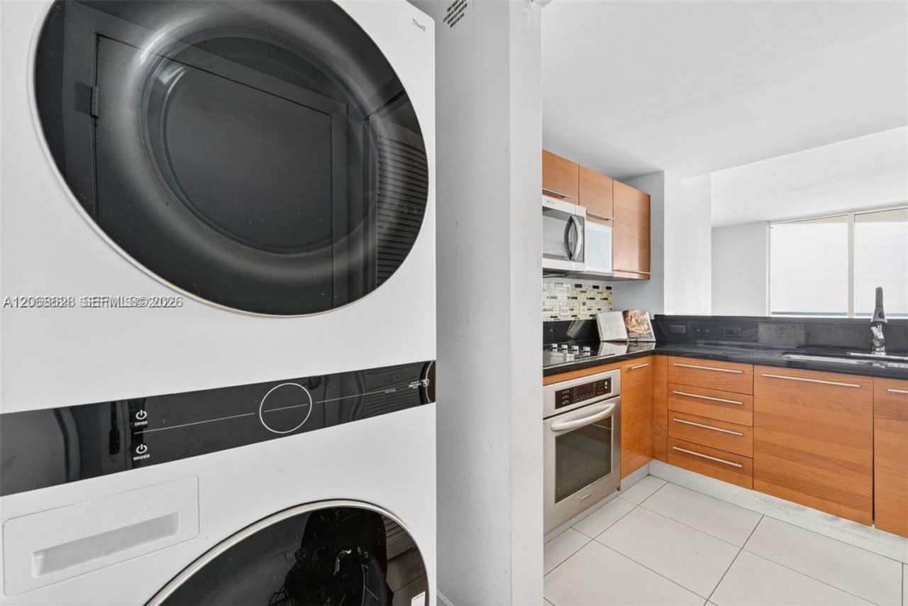 244 Biscayne Blvd , Unit 3702, Miami, FL 33132 Photo