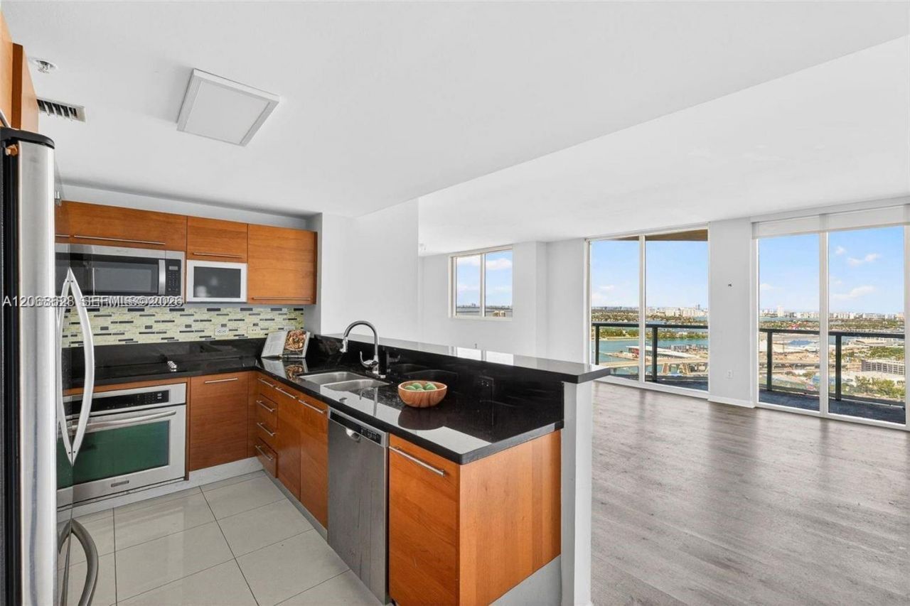 244 Biscayne Blvd , Unit 3702, Miami, FL 33132 Photo