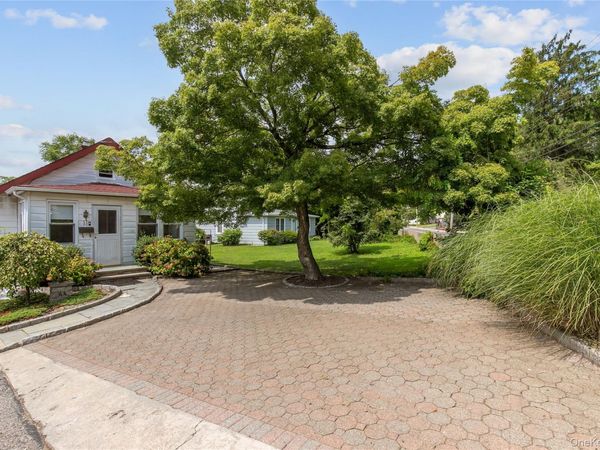 44 Perry Avenue , Bayville, NY 11709