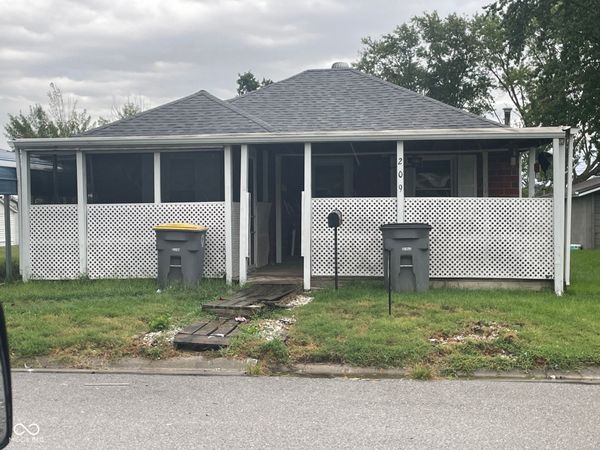 209 Schepman , Seymour, IN 47274