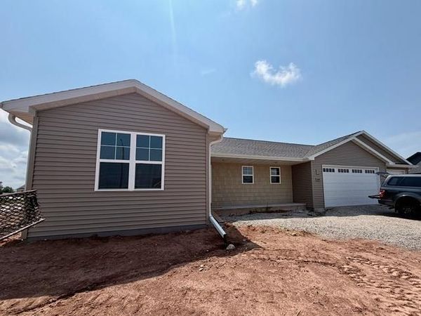 2091 RED FOX LANE, Kaukauna, WI 54130