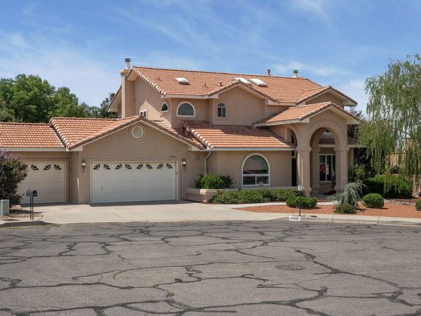8900 Corona Avenue NE, Albuquerque, NM 87122