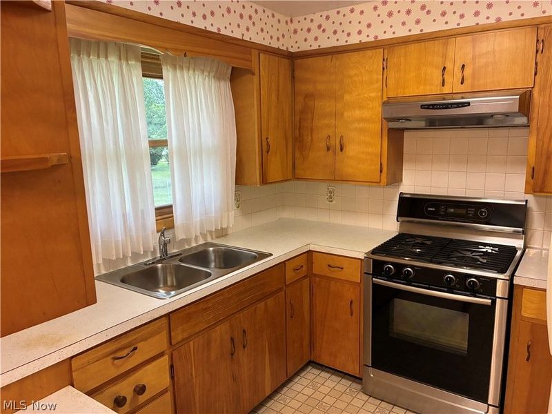 464 Catherine Street, Youngstown, OH 44505 Photo 4