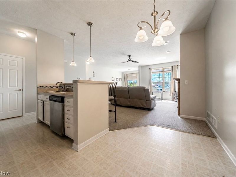 281 W Marina Parkway, Lorain, OH 44052 Photo 10