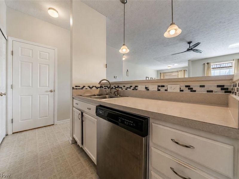 281 W Marina Parkway, Lorain, OH 44052 Photo 12
