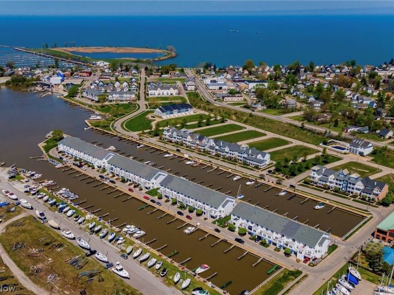281 W Marina Parkway, Lorain, OH 44052 Photo 2