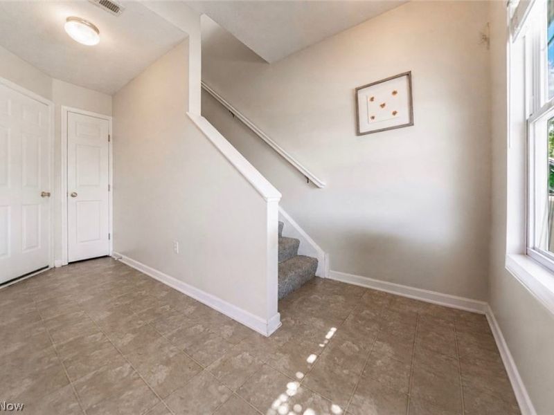 281 W Marina Parkway, Lorain, OH 44052 Photo 5