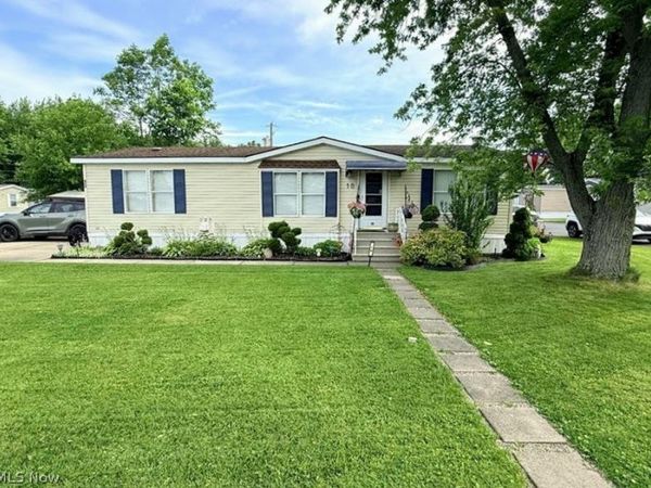27216 Cook Rd, Unit 10, Olmsted Falls, OH 44138