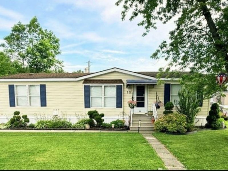 27216 Cook Rd, Unit 10, Olmsted Falls, OH 44138 Photo 2