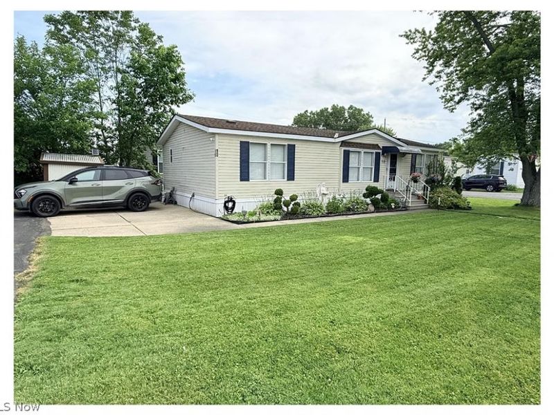 27216 Cook Rd, Unit 10, Olmsted Falls, OH 44138 Photo 3
