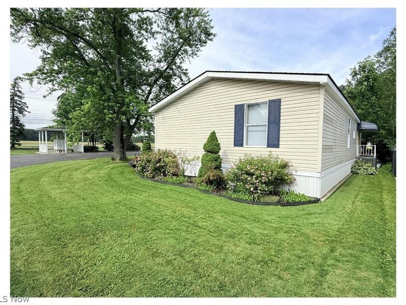27216 Cook Rd, Unit 10, Olmsted Falls, OH 44138 Photo 4