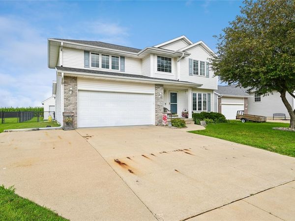 7306 Prairie Heights Drive SW, Cedar Rapids, IA 52404