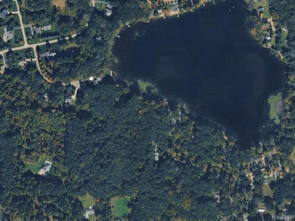 5260 Woodlane Road, Clarkston, Mi 48348