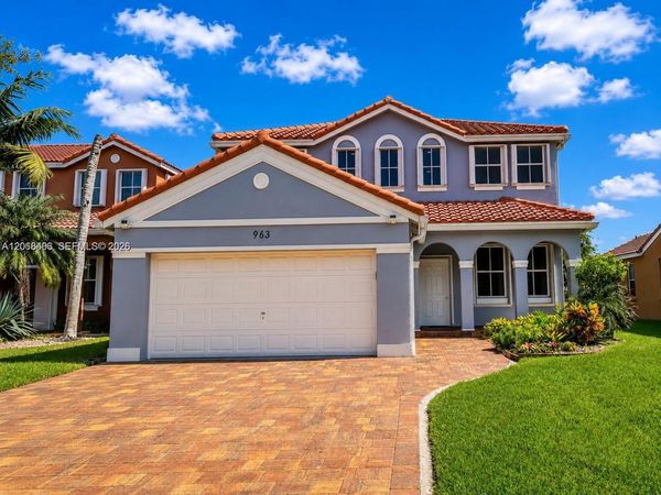 963 Falling Water Rd , Weston, FL 33326