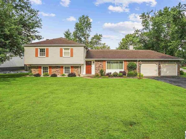 7621 S Williamsburg Street, Terre Haute, IN 47802