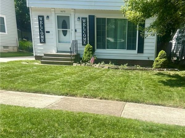6070 Maplecliff Drive, Parma Heights, OH 44130