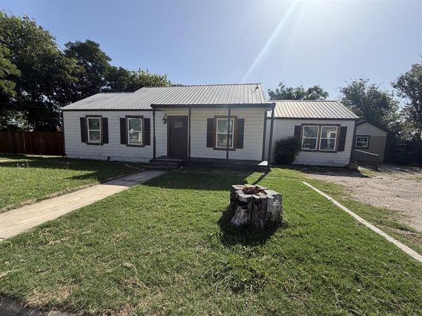 103 S Walnut Street , Lampasas, TX 76550
