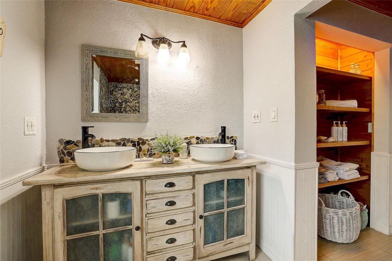 3214 N Seclusion Drive, Sarasota, FL 34239 Photo